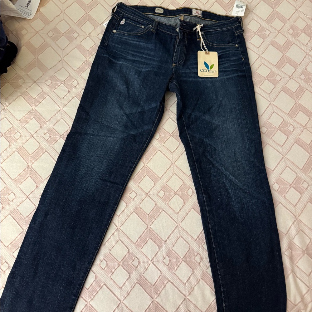 New/tags: AG The Stilt Cigarette Straight Leg Jean, size 31